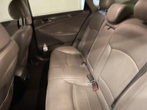 Photo 4 of 9 of 2012 Hyundai Sonata Hybrid Base